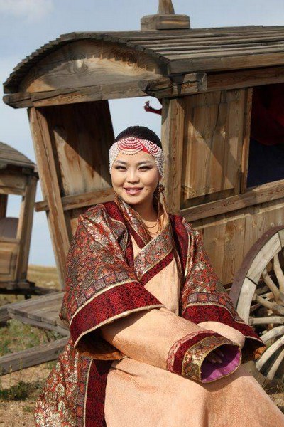 Дуучин А.Түмэн-Өлзий: Би хүнийг барьсан цүнхээр нь дүгнэдэг хүн биш